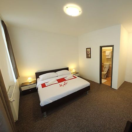 Sobe Oliva Hotel Zagreb Bagian luar foto